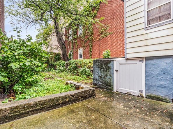 5523 Van Cleef Street, Flushing NY 11368