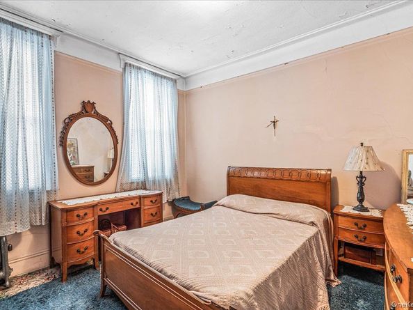 5523 Van Cleef Street, Flushing NY 11368