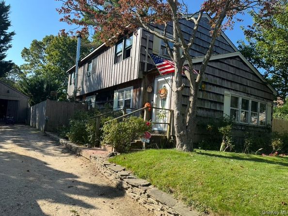 13 OCEAN Avenue, Hampton Bays NY 11946