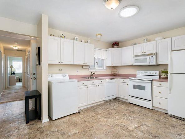 182 Strathmore Gate Drive, Stony Brook NY 11790