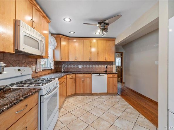 186 11th Street, Bethpage NY 11714