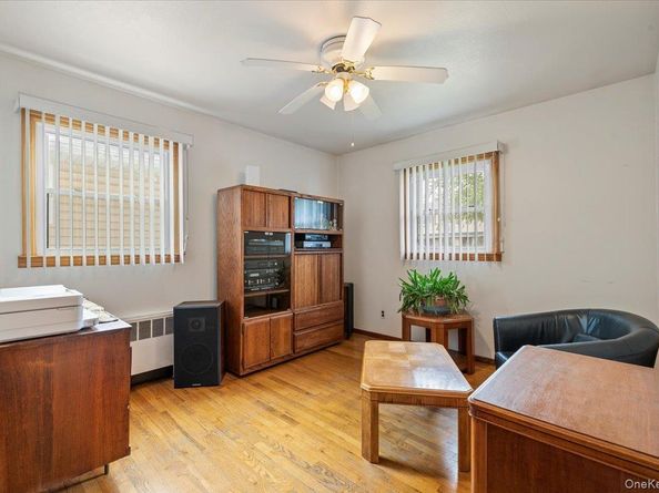 186 11th Street, Bethpage NY 11714