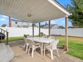 186 11th Street, Bethpage NY 11714