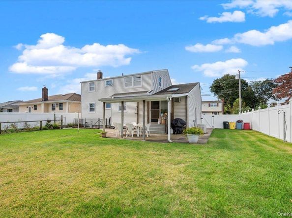 186 11th Street, Bethpage NY 11714