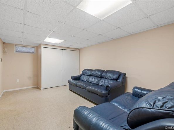 186 11th Street, Bethpage NY 11714