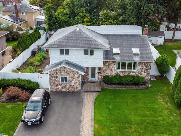 62 Summit Street, Hicksville NY 11801