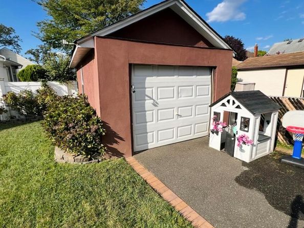 5 Lawrence Avenue, Lynbrook NY 11563