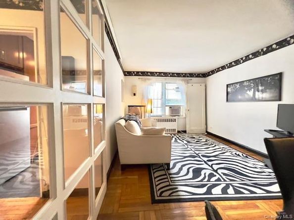 81-05 35 Avenue 1M, Jackson Heights NY 11372