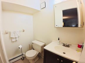 68-09 242nd Street 33A, Little Neck NY 11362