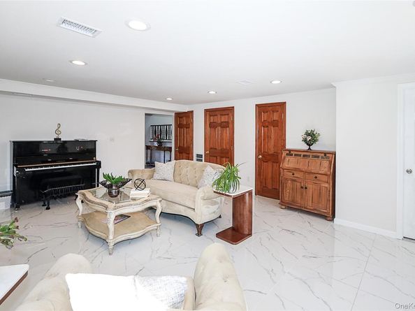 6 Lewis Avenue, Jericho NY 11753