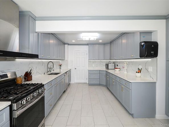 6 Lewis Avenue, Jericho NY 11753