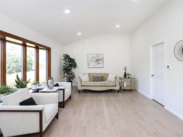 6 Lewis Avenue, Jericho NY 11753