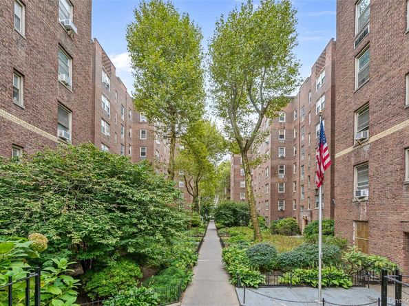 48-19 43rd Street 4D, Sunnyside NY 11377