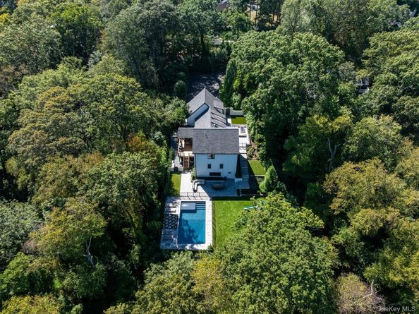 20 Tall Tree Court, Cold Spring Harbor NY 11724