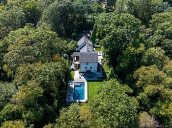 20 Tall Tree Court
