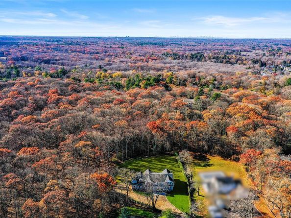 541 Split Rock Road, Syosset NY 11791