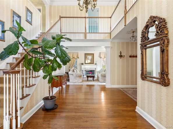 14 Meadow Lane, Manhasset NY 11030