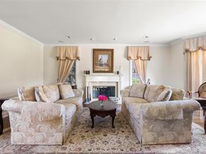14 Meadow Lane, Manhasset NY 11030