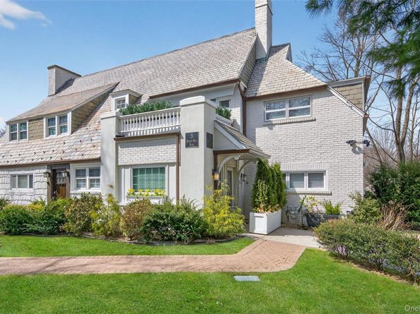 3 Beacon Hill Road, Port Washington NY 11050