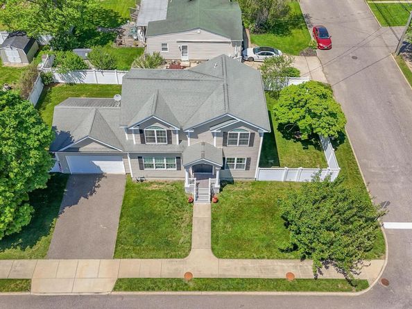 5 Butler Street, West Islip NY 11795