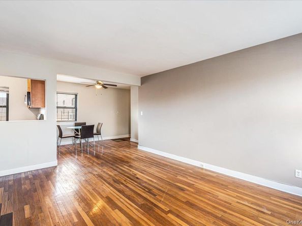 47-18 217th Street 3C, Bayside NY 11361