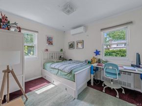 25 Lawrence Street, New Hyde Park NY 11040