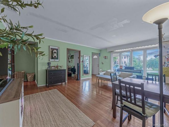 25 Lawrence Street, New Hyde Park NY 11040