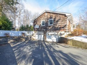 49 Lexington Avenue, Smithtown NY 11787