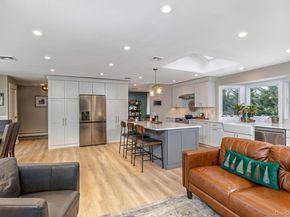 49 Lexington Avenue, Smithtown NY 11787