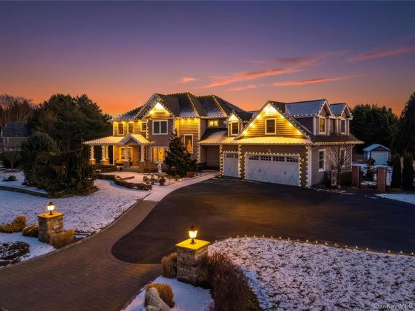 30 Hampton Drive, Center Moriches NY 11934