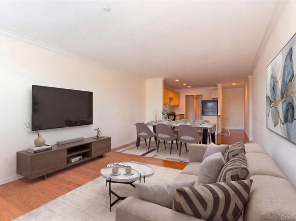 55 Clinton Avenue 403, Rockville Centre NY 11570