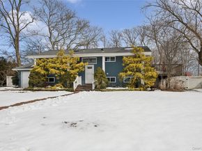 21 Amboy Road, Oakdale NY 11769