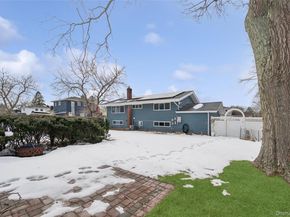 21 Amboy Road, Oakdale NY 11769