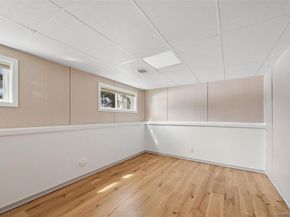 21 Amboy Road, Oakdale NY 11769