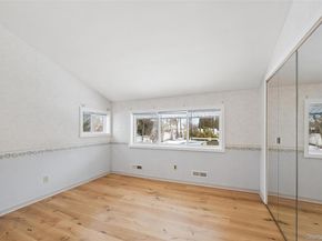 21 Amboy Road, Oakdale NY 11769