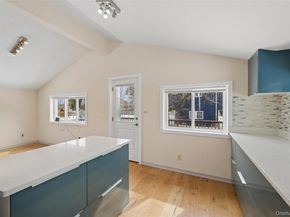 21 Amboy Road, Oakdale NY 11769