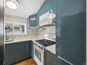 21 Amboy Road, Oakdale NY 11769