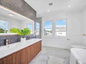 8 Table Lane, Hicksville NY 11801