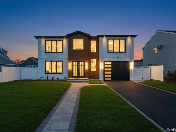 8 Table Lane, Hicksville NY 11801