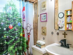 15 Private Road, Medford NY 11763