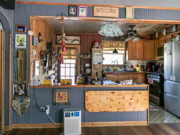 15 Private Road, Medford NY 11763