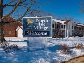 27 El Camino Court 27, Coram NY 11727