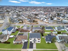 472 Farmranch Road E, Bethpage NY 11714