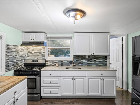 136 N Delaware Avenue, Lindenhurst NY 11757