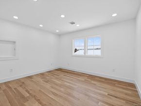 92 Kings Walk, Massapequa Park NY 11762