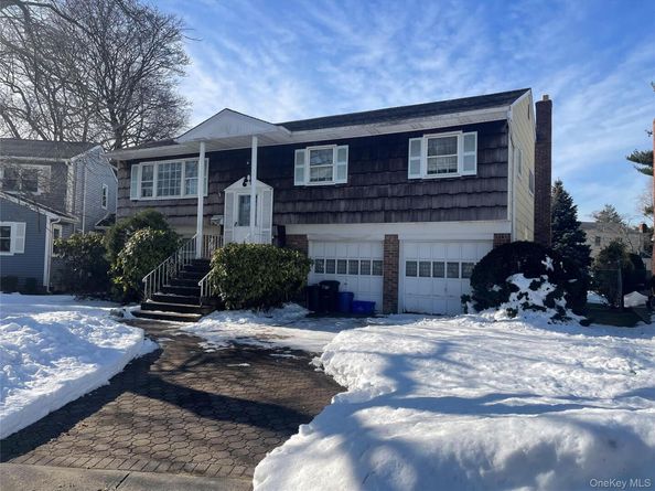 840 Robin Court, Baldwin NY 11510