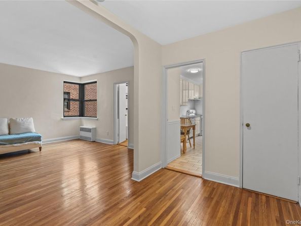 142 Garth Road 4Q, Scarsdale NY 10583