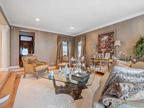 44 Legends Circle, Melville NY 11747