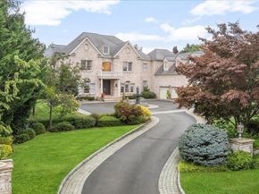 44 Legends Circle, Melville NY 11747