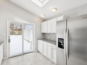 17 Laurie Road, Brentwood NY 11717